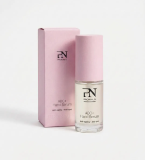 Serum de manos Pronails ABC+ anti-edad y anti-manchas en botella de cristal transparente con tapón rosa y caja a juego.