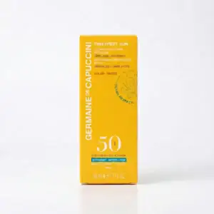 Fluido protector antiedad SPF50 Color Germaine de Capuccini Caja amarilla del fluido protector antiedad SPF50 color Germaine de Capuccini, con protección UVA/UVB, antioxidante y antipolución para rostro.